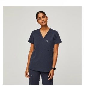 Figs scrub top navy Size Small !